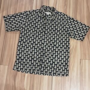 Tori Richard 100% Cotton Lawn Pineapple Print Button Front Hawaiian Shirt VTG.